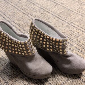 Matiko Taupe Wedges with Gold Studs